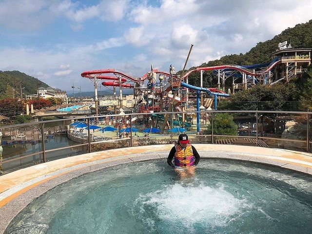 Theme parks in Korea - tower pool