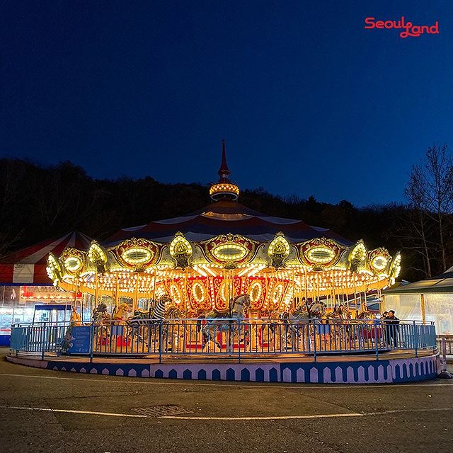 Theme parks in Korea - merry go round in Fantasy Land, Seoul Land
