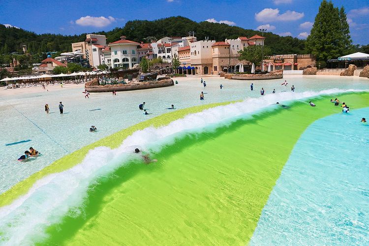 Theme parks in Korea - Wave Pool in Sea Wave