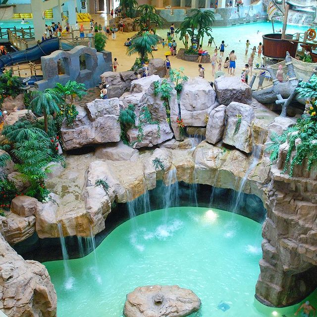 Theme parks in Korea - Aquatic Center is the indoor part of Caribbean Bay