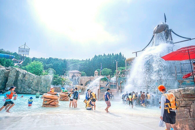 Theme parks in Korea - Adventure Pool in the Fortress