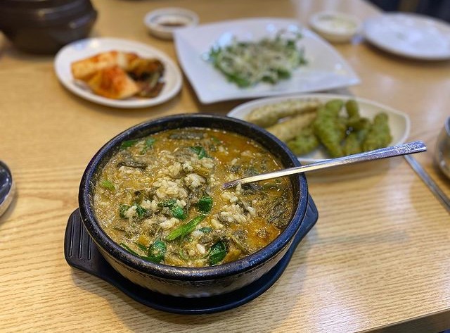 Weirdest Korean foods - Mudfish soup or chueo-tang
