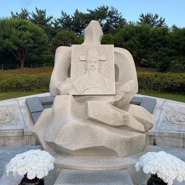 Best Cities in Korea - Shrine dedicated to Admiral Yi Sun-sin