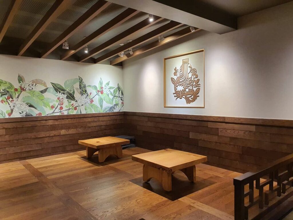 Starbucks Gyeongju Daereungwon - The cafe provides floor cushions, which makes sitting on the floor more comfortable