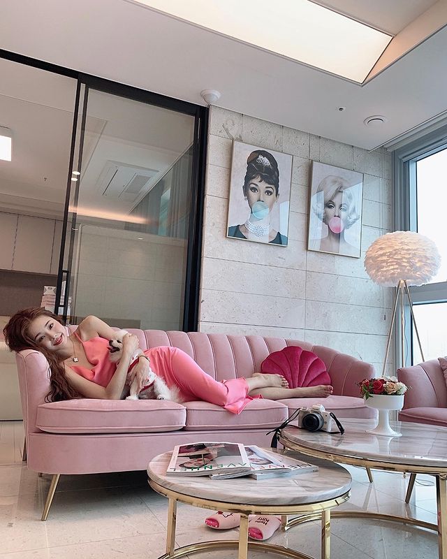 Single’s Inferno Song Ji-a - Ji-a’s luxurious apartment