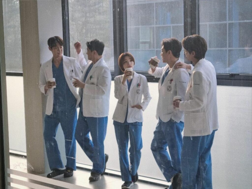 Hospital Playlist season 3 - Mi-do's post with the cast of Hospital Playlist - 