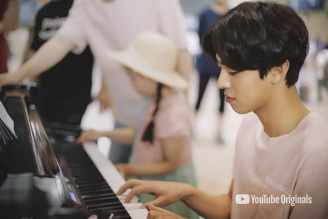 Ahn Hyo-seop facts - He knows how to play several instruments