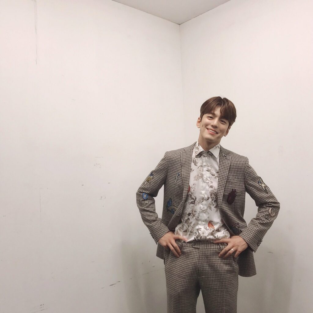 kim min kyu facts - kim min kyu instagram post posing in a brown suit
