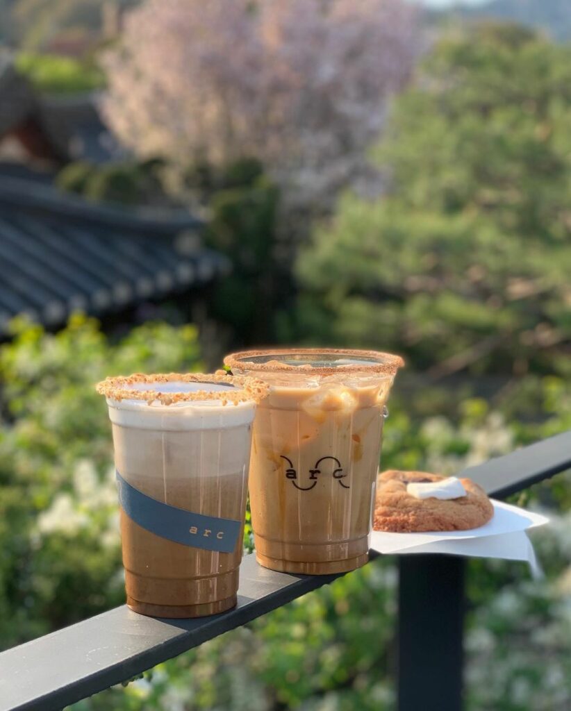 Cherry blossom cafes in Korea - cafe arc cookie and drinks