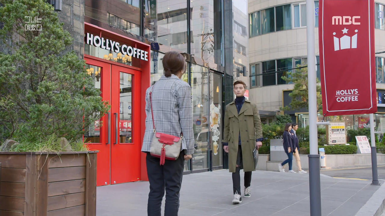 Korean coffee shops - hollys coffee was featured in the drama she was pretty 