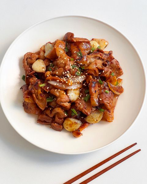 Popular Korean foods - jeyuk-bokkeum, also known as stir-fried pork 