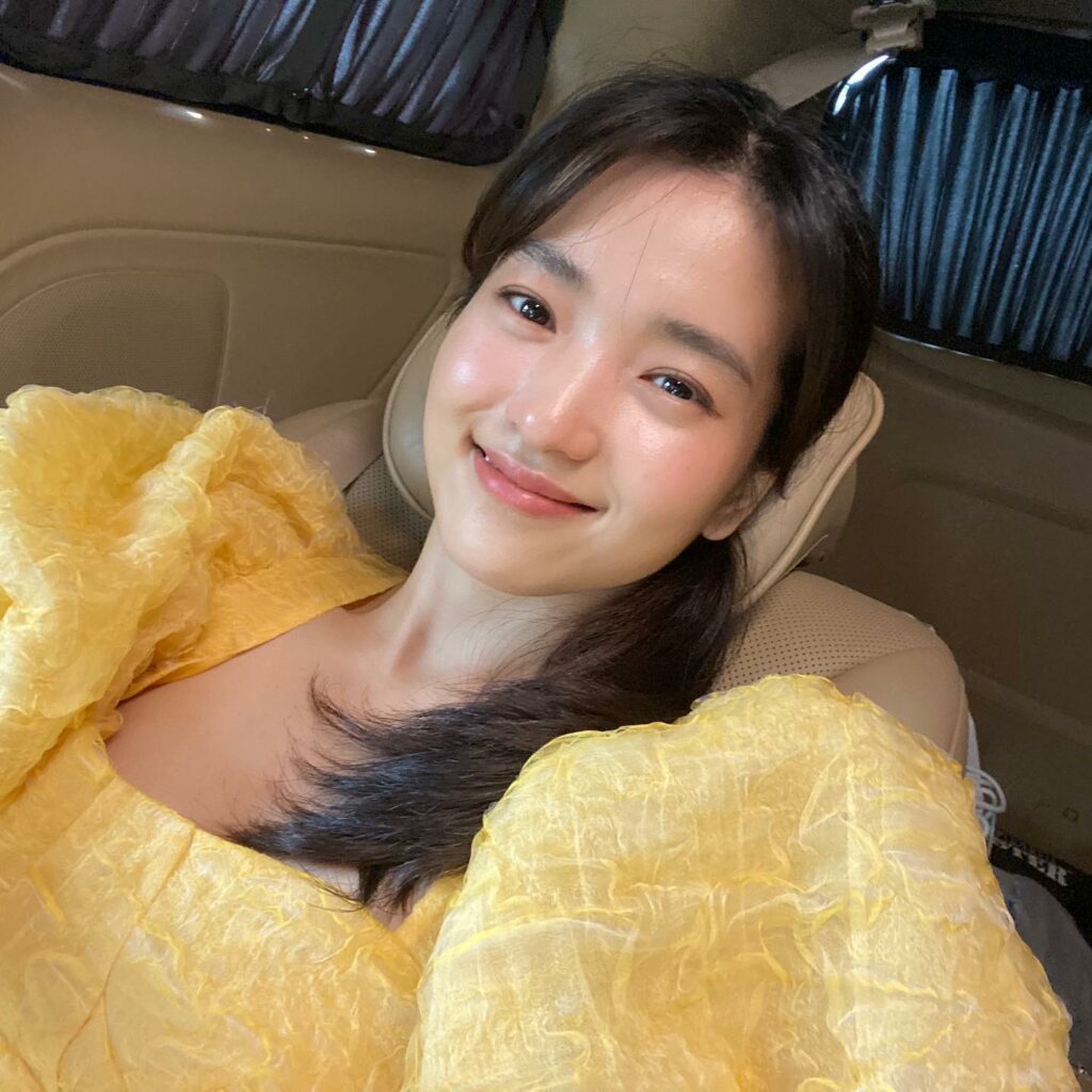 kim taeri facts - kim taeri in a car wearing a yellow dress