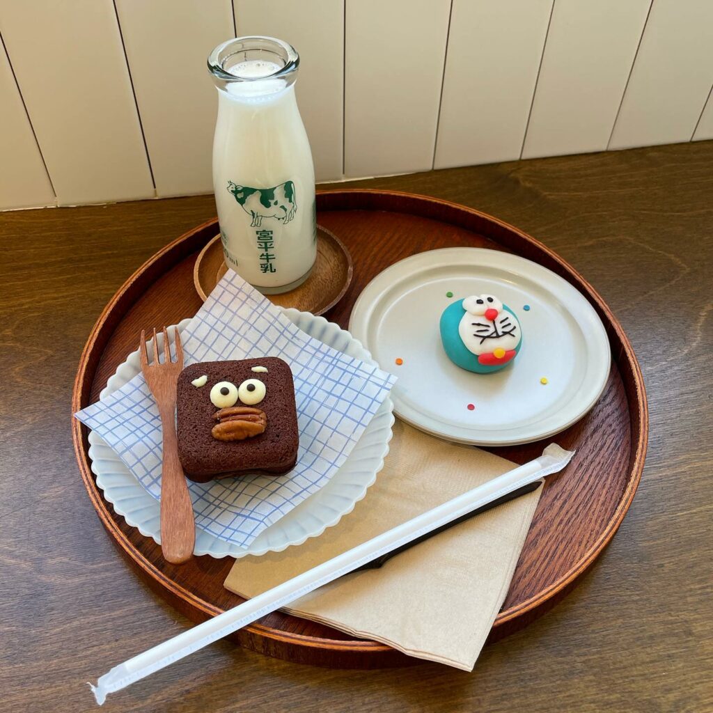 4mooso - semi-traditional Korean snacks such as bean paste biscuits in the shape of Doraemon