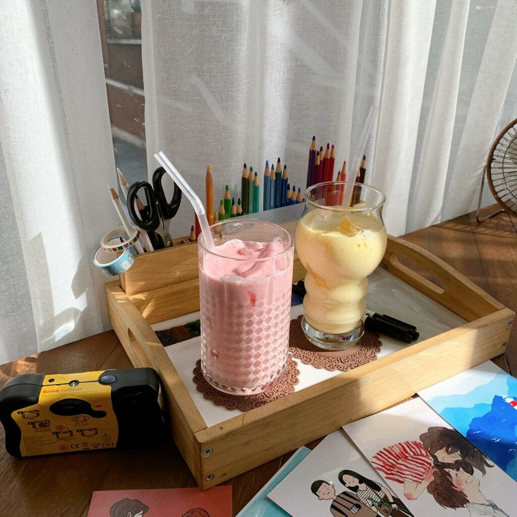 drinks with tray that doubles as a palette