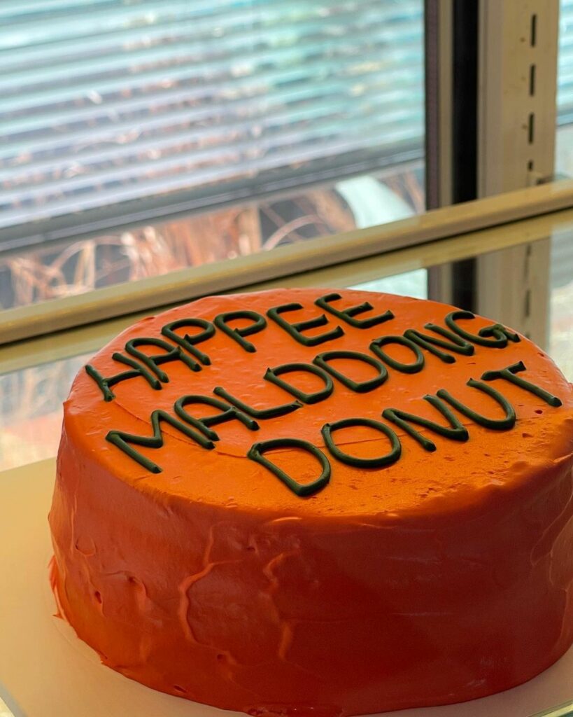 MalDdong Donut - lettering cake 