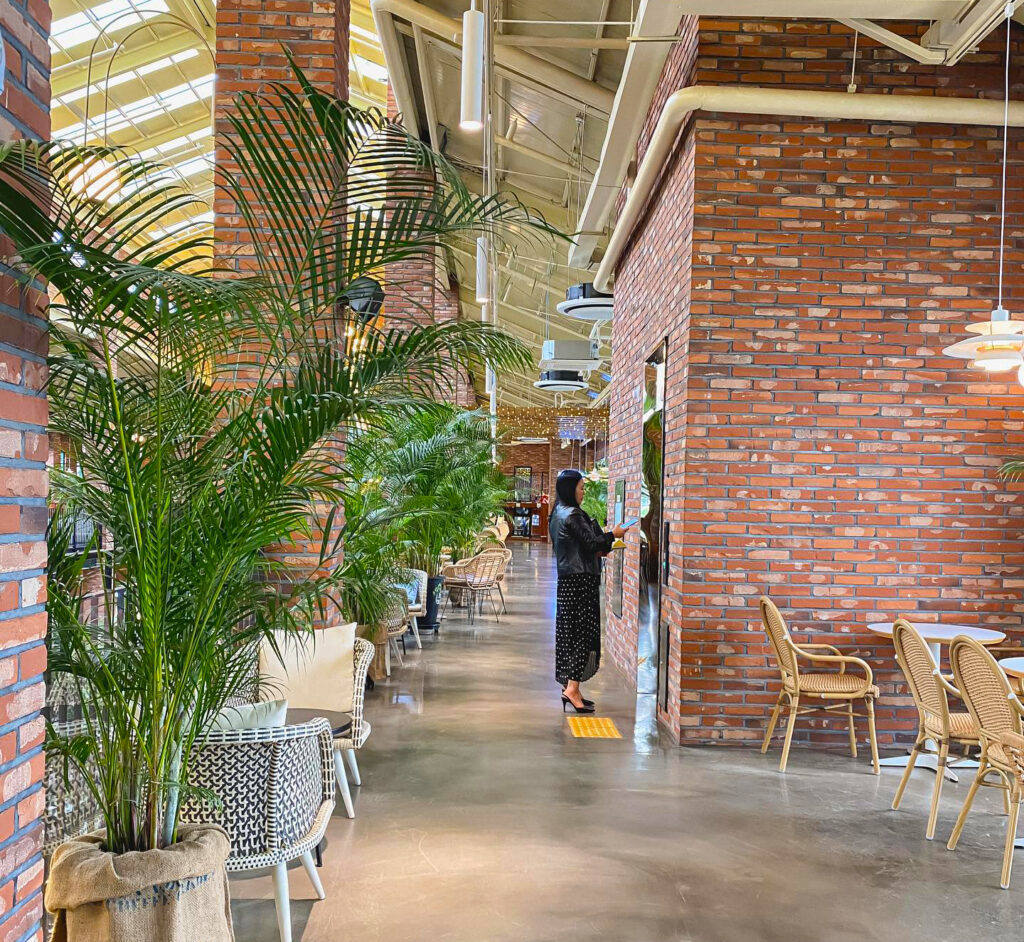red brick walls and pillars in the cafe