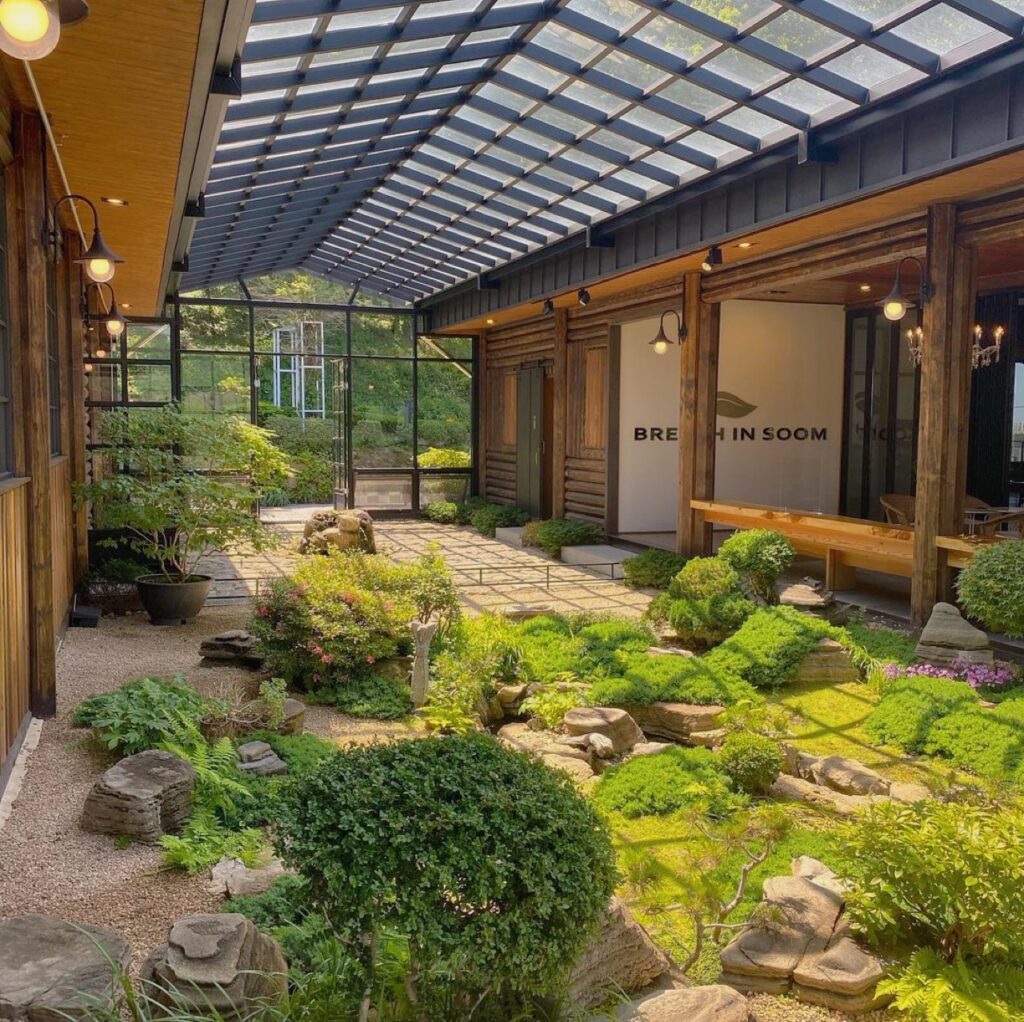 Cafe Soom - indoor garden