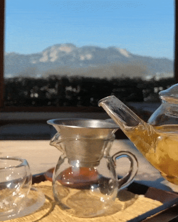 Cha-teul - pouring tea