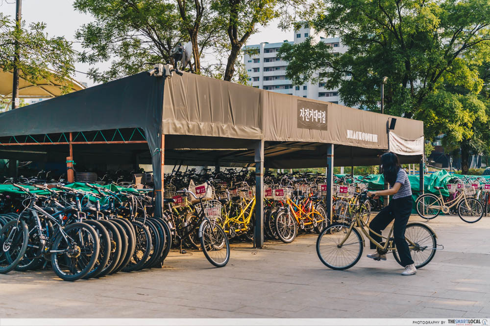 Han River Park - bicycle rental shop at Han River Park 