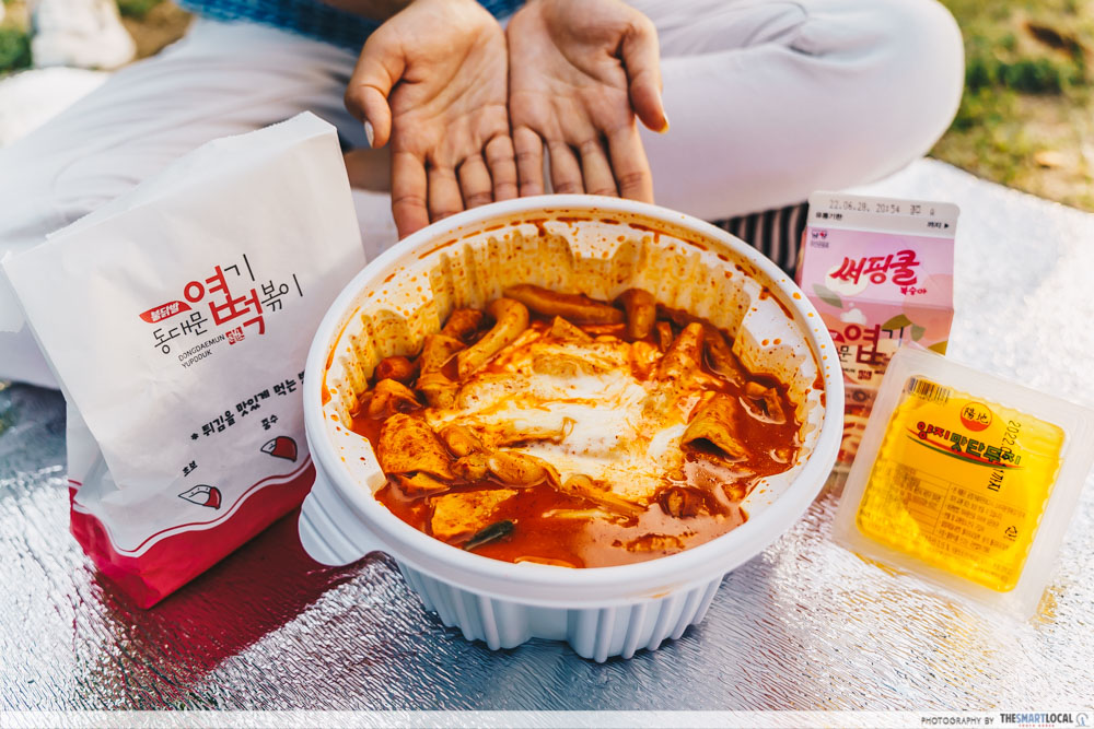 Han River Park - delivery food; tteokbokki covered with cheese