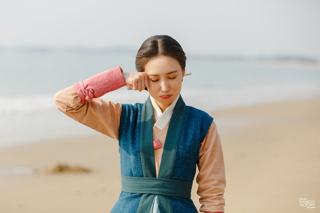 Park Eun-bin Facts - signature pose at the end of The King’s Affection’s filming
