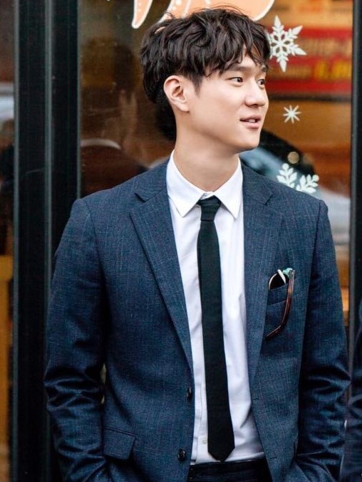 Ko Kyung-pyo - kyung-pyo dressed in a suit 