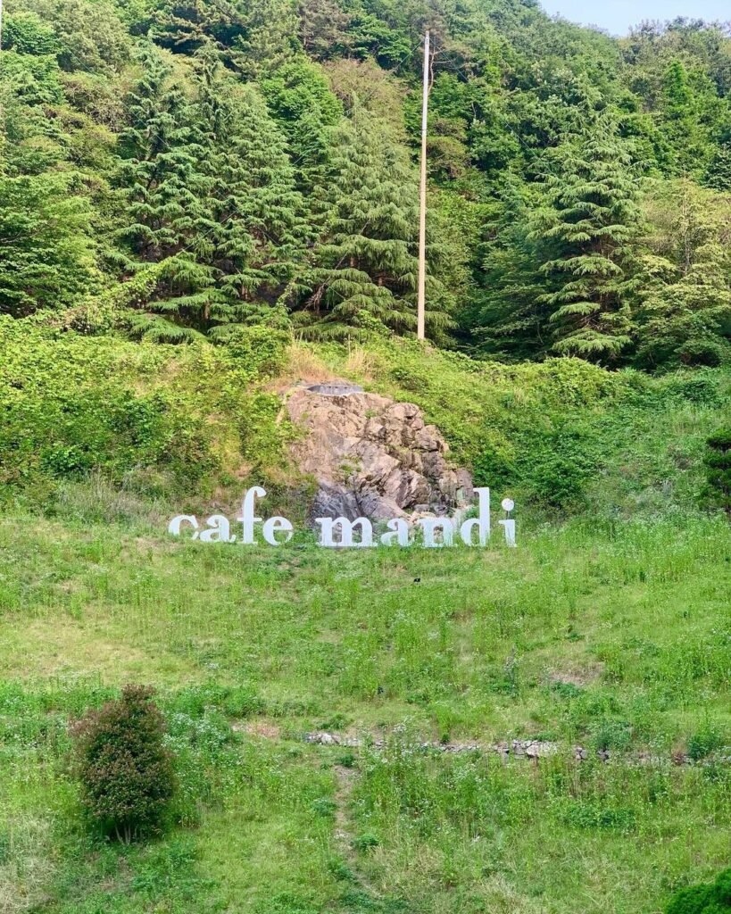 Cafe Mandi - outdoor sign