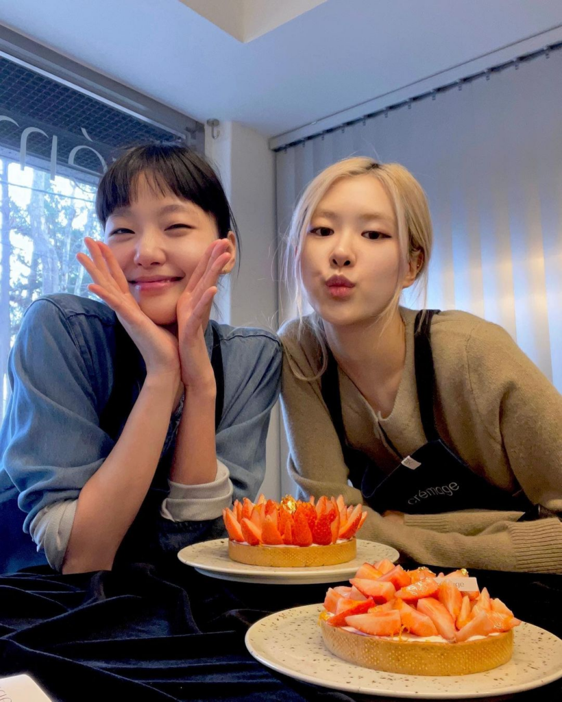 Kim Go Eun Facts - baking class with blackpink Rosé