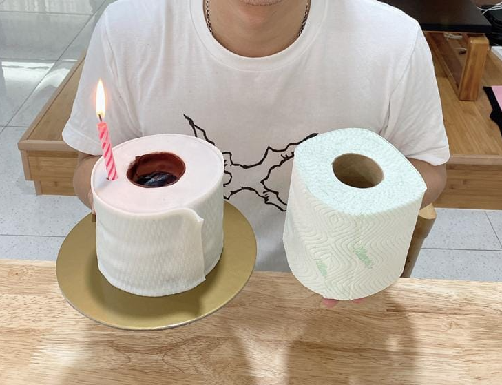 Cake or toilet roll