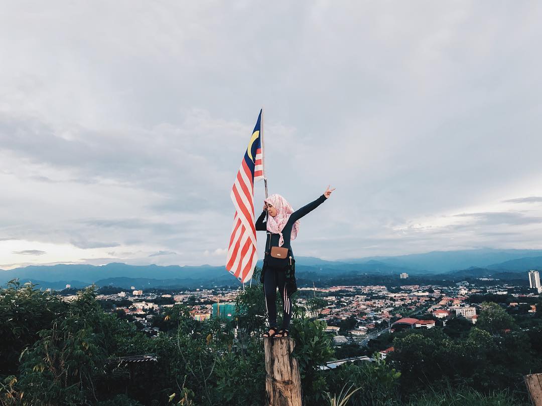 Sabah hiking trails - Bukit Kopungit flag