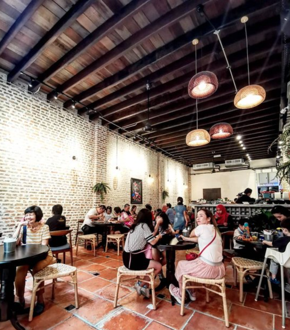 petaling street cafes - luckin kopi
