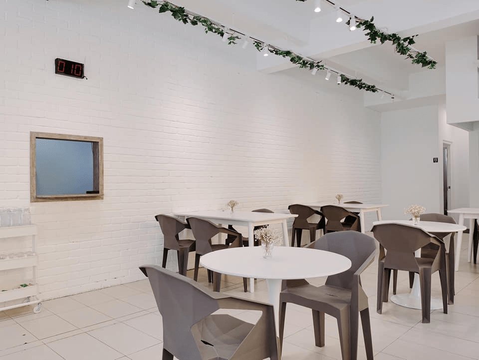 Minimalist Cafes Cheras - Toast Lab interior