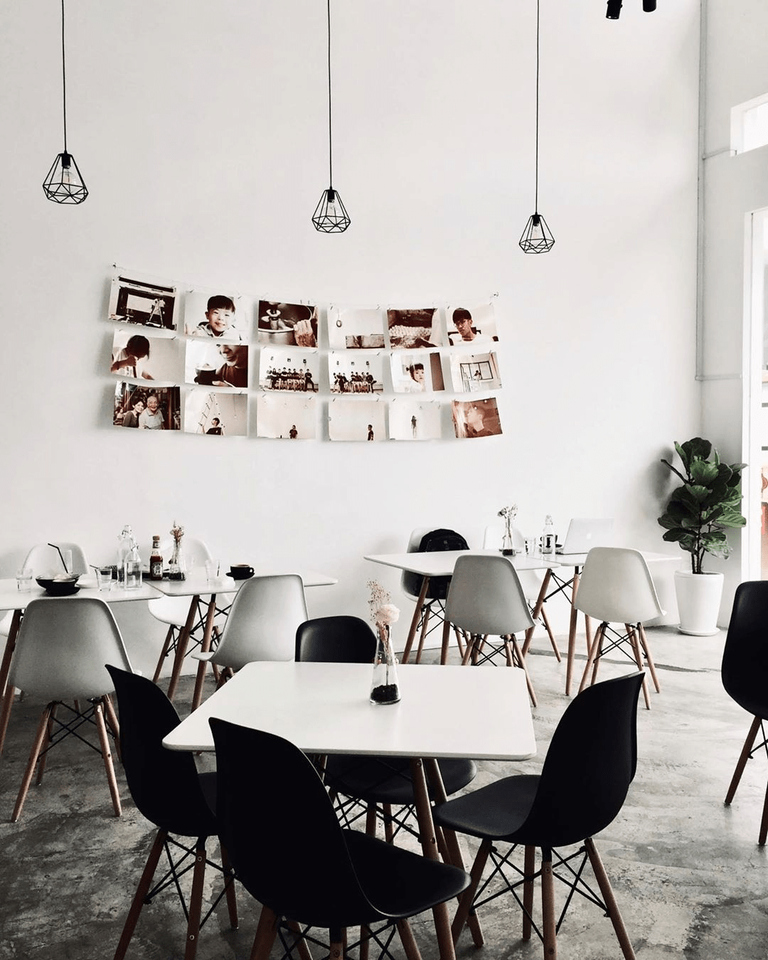 Minimalist Cafes Cheras - jēn Cafe interior