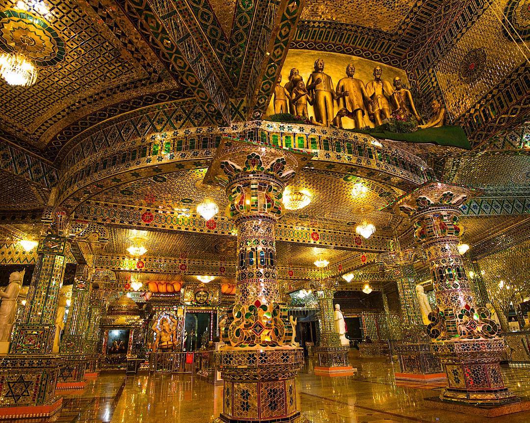Things To Do Johor Bahru - Arulmigu Sri Rajakaliamman Glass Temple Credit: @dkaedeb
