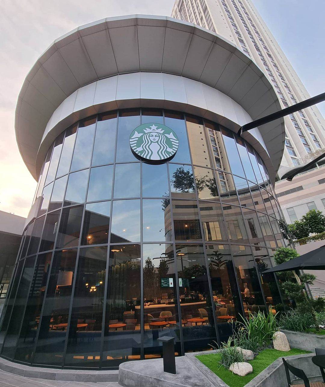 Starbucks Reserve Opens Largest Outlet In Tropicana Gardens Mall In Pj