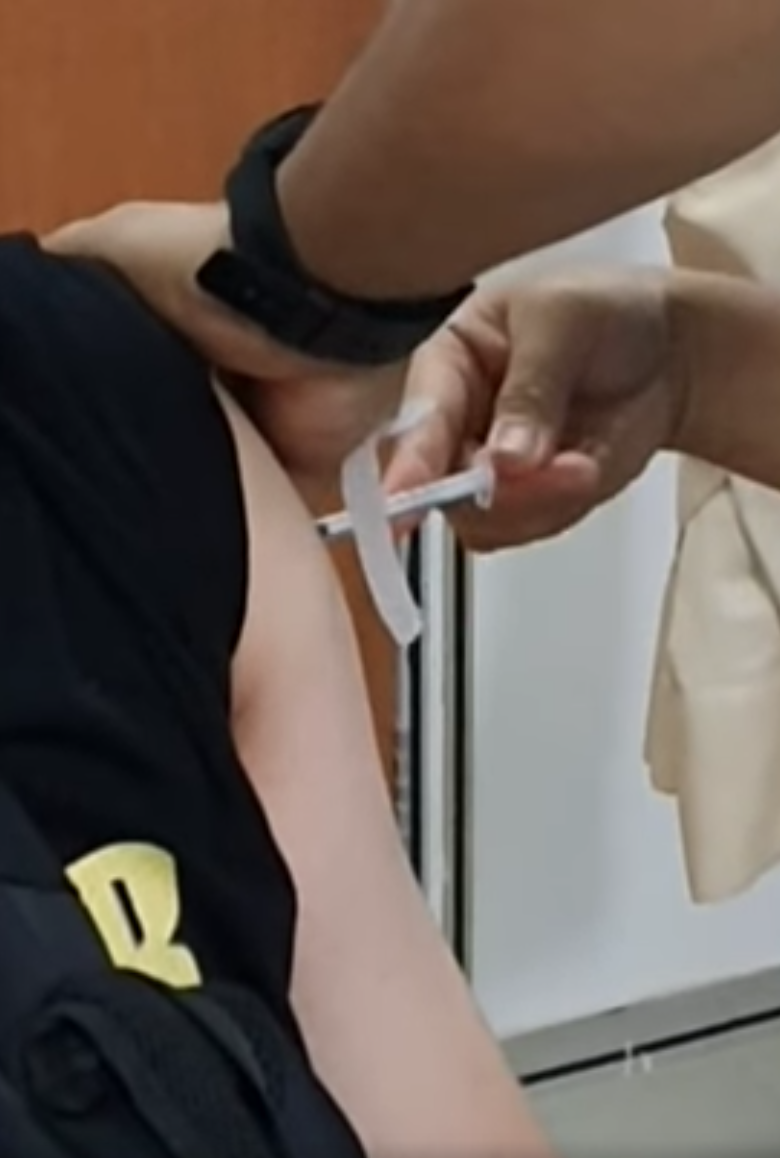Empty vaccine syringe claim - vaccine 