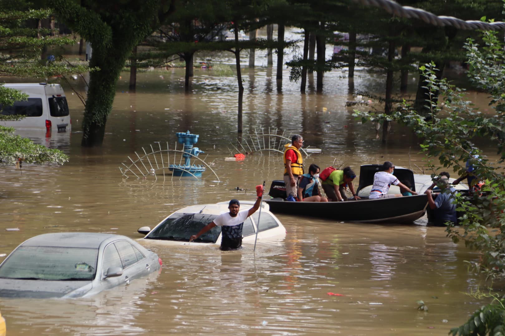 Rescue missions after flash floods in Malaysia