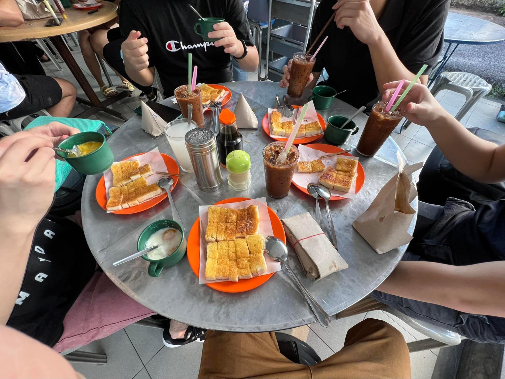 Breakfast in Penang - joo leong roti