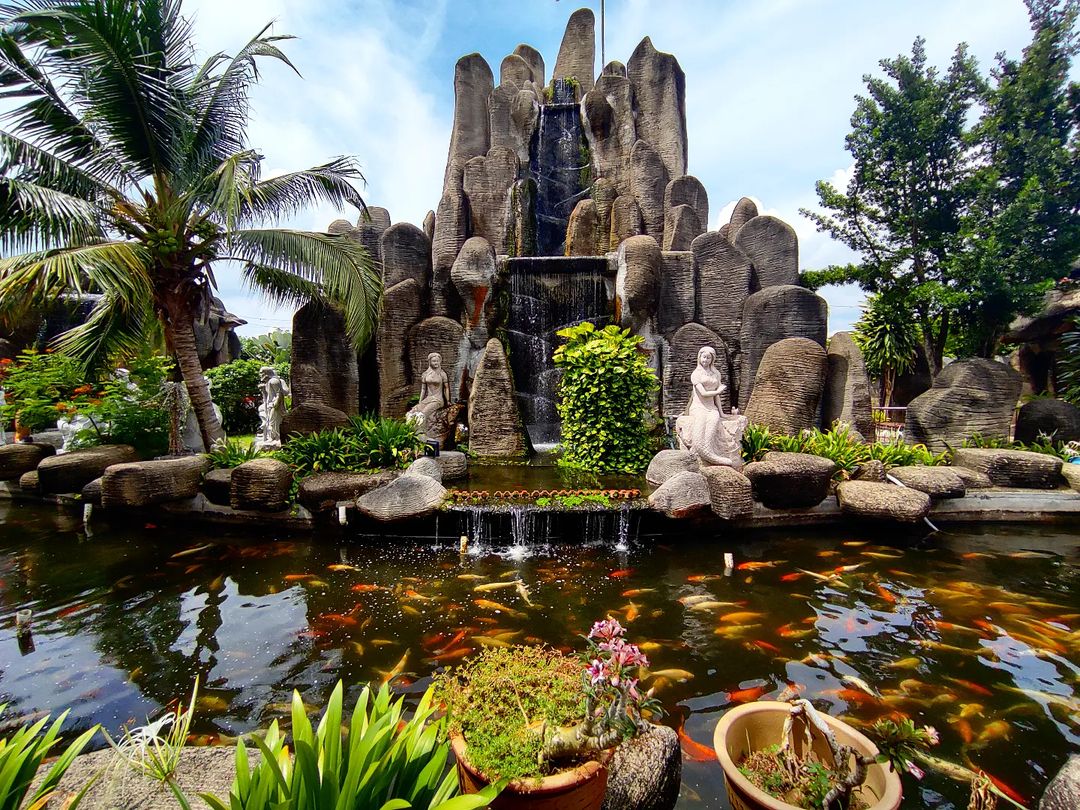 Chinese Temples in Malaysia - pond