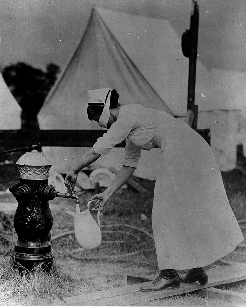 A nurse during the Spanish flu