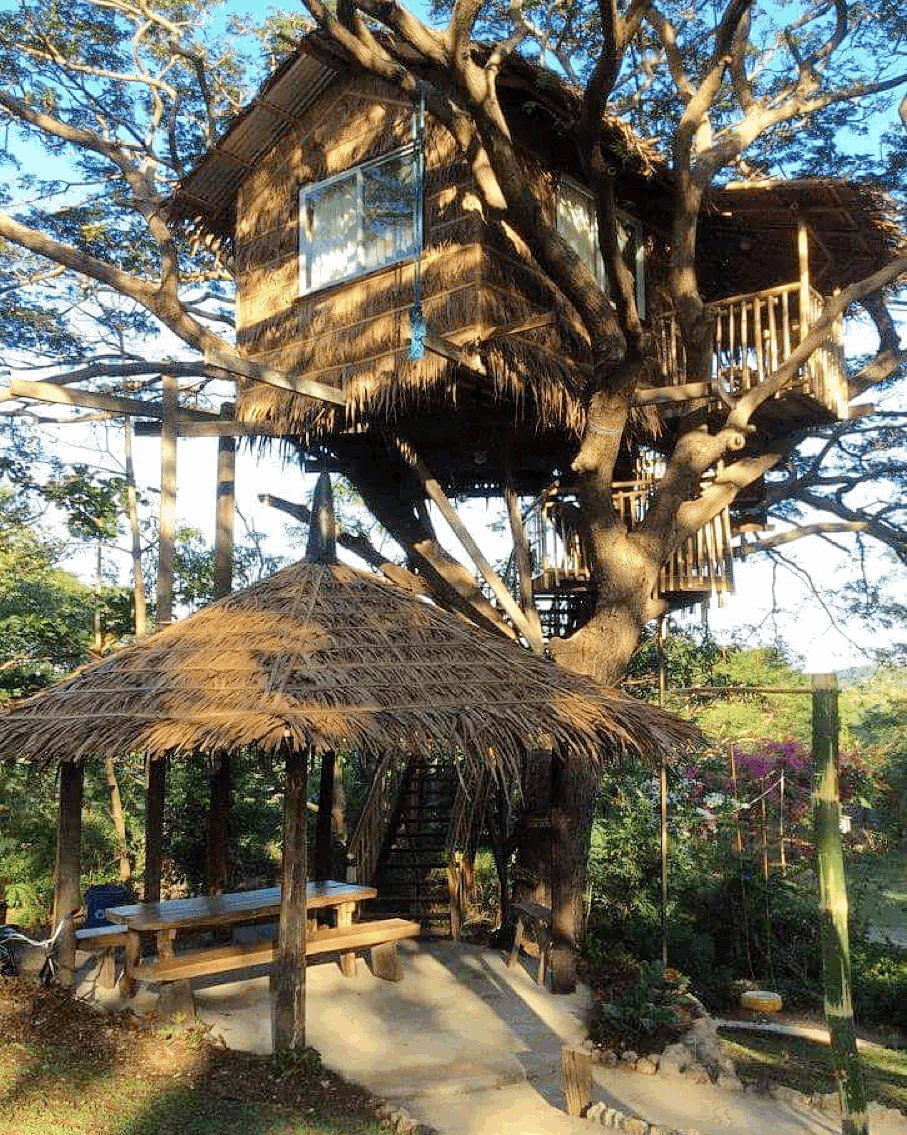 Treehouse hotels - Stilts Calatagan Beach Resort