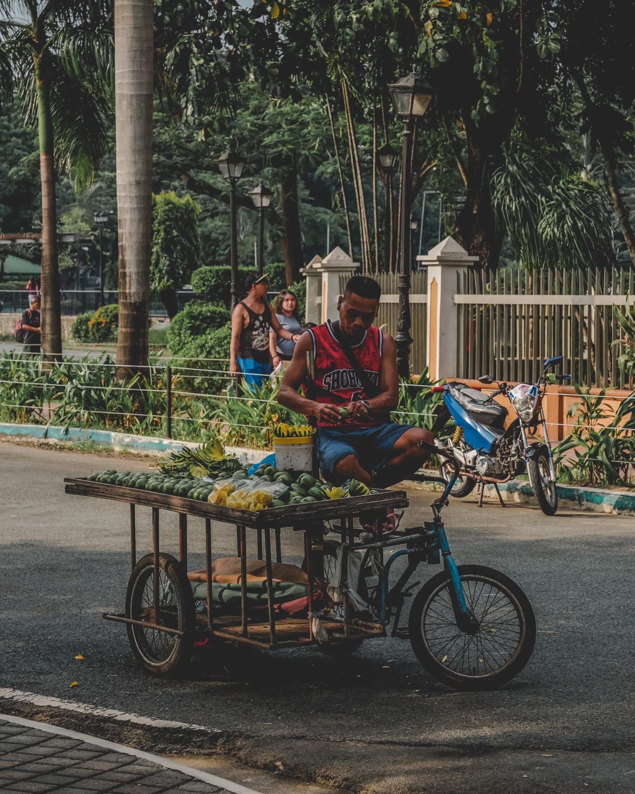 Filipino etiquette tips - a street vendor-min