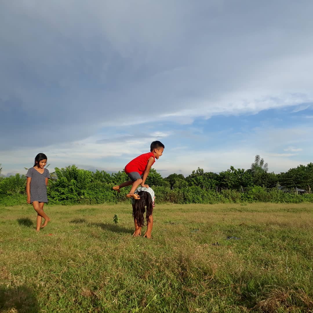 Filipino childhood games - luksong baka
