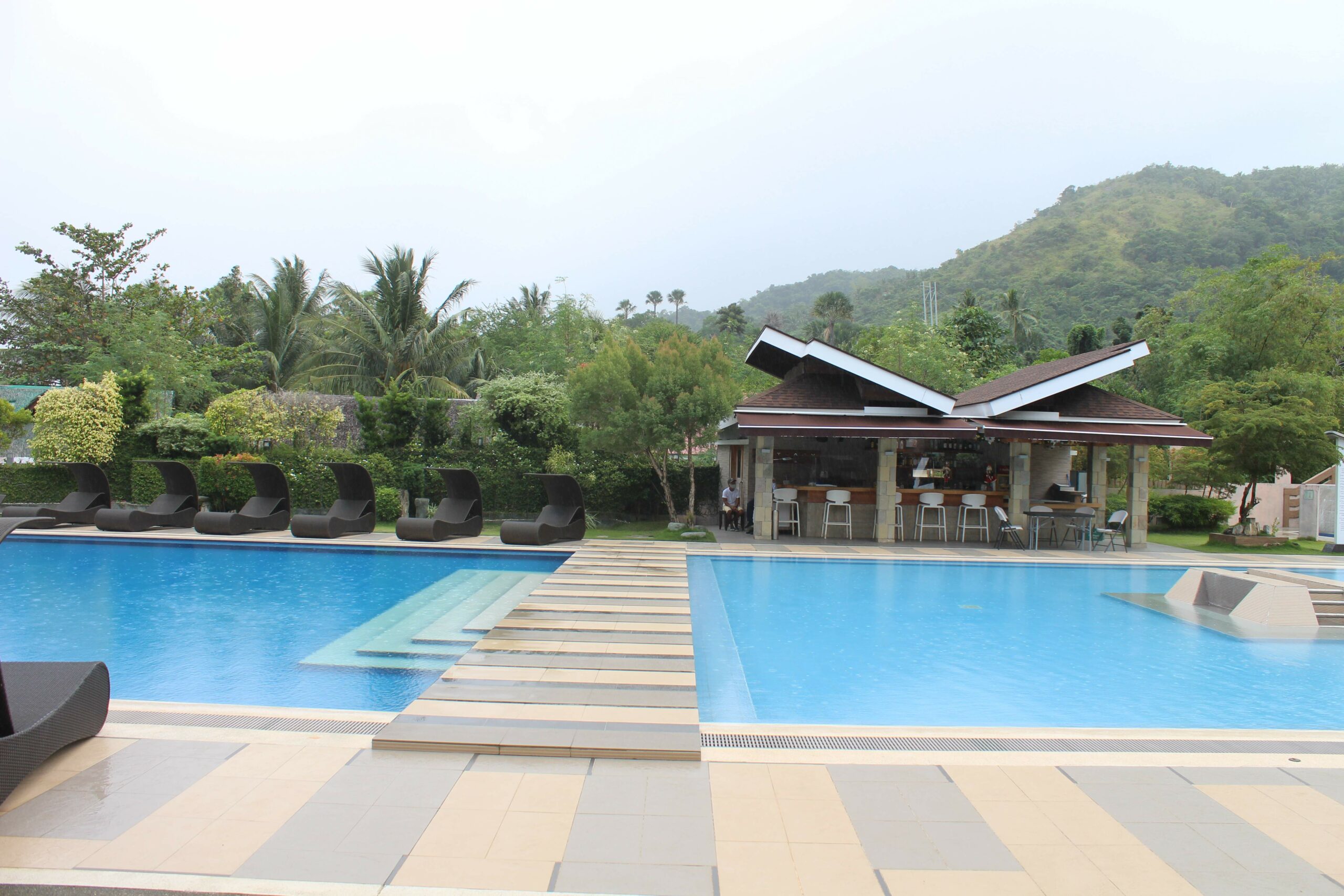 Infinity Resort and Spa in Puerto Galera - infinity pool divisions