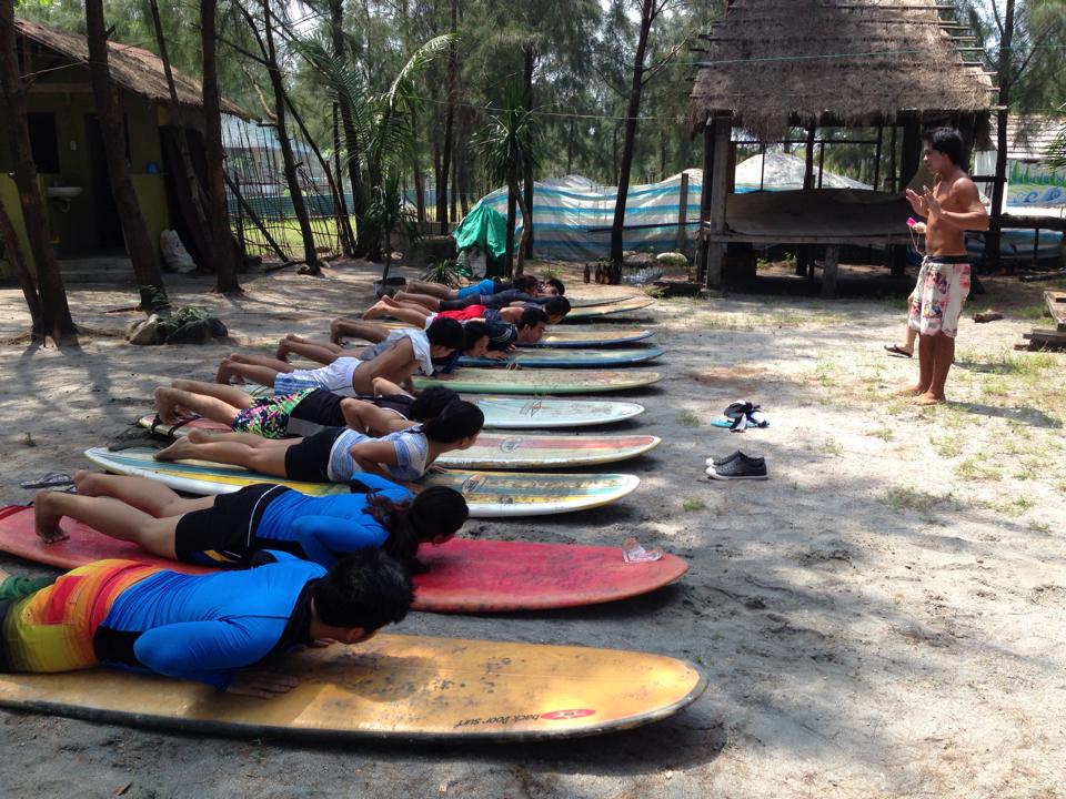 Kapitan's Liwa Surf Resort -surfing lessons