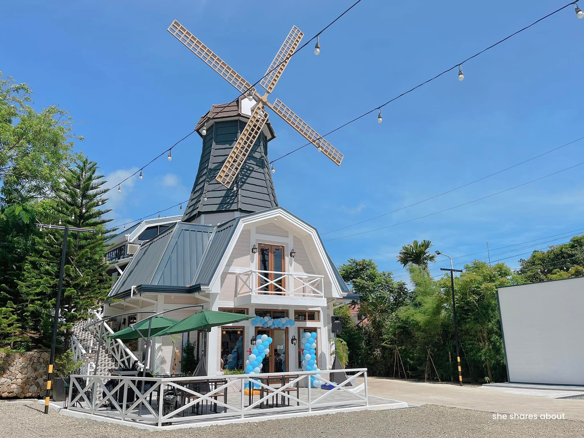 Hillbarn Cafe and Restaurant - Dutch Windmill