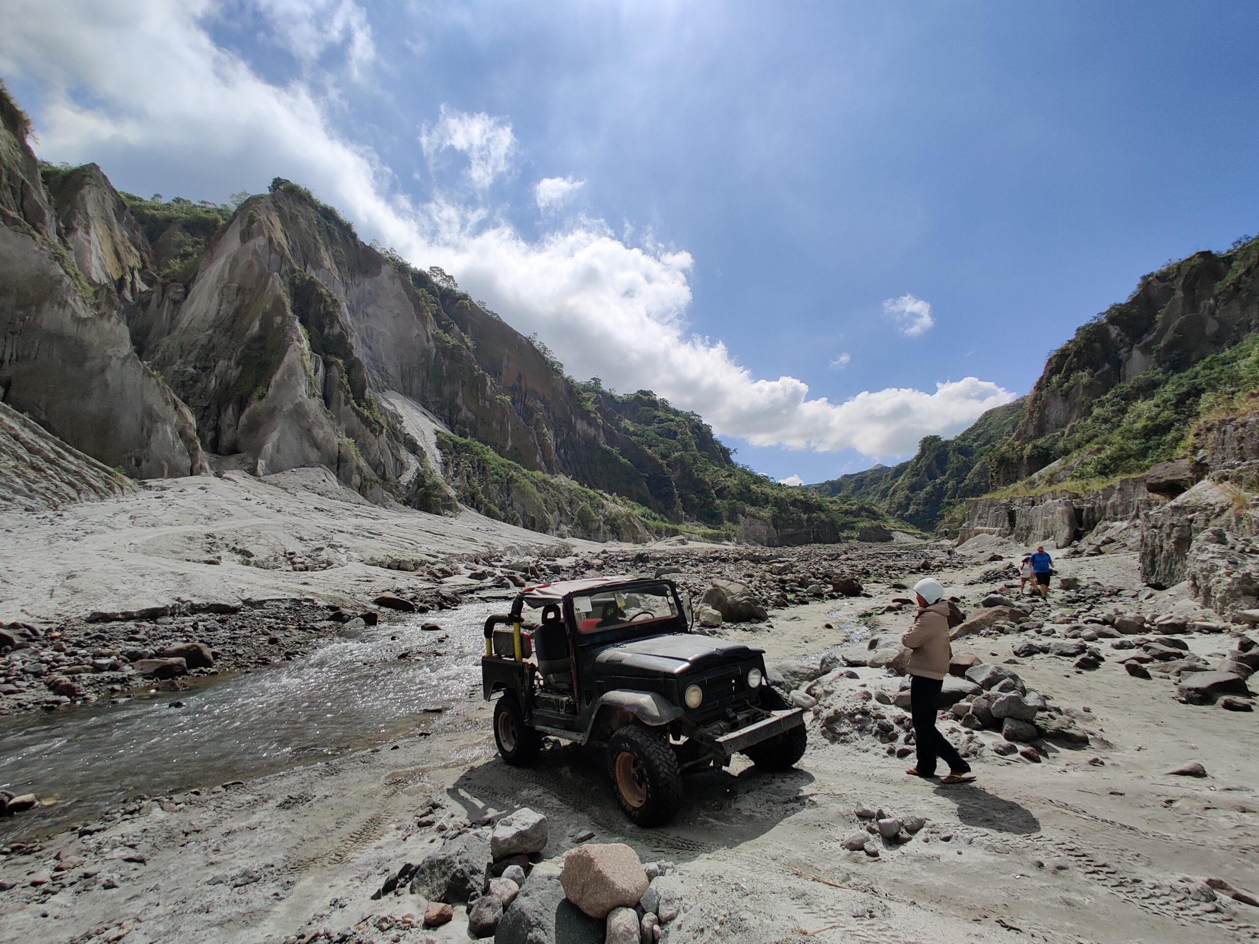 Mount Pinatubo - owner-type jeep