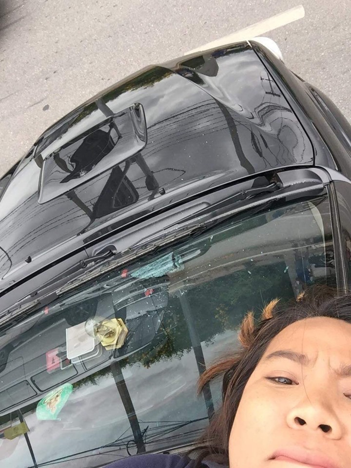 girl take selfies on car after accident