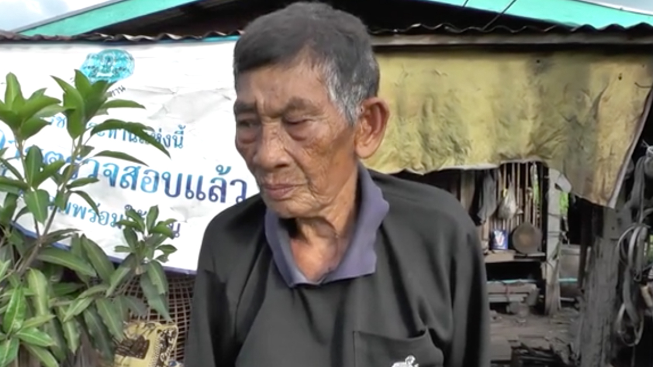Women CPR Save Old Man Thailand