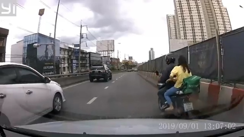 Delivery rider and motor taxi driver save a child